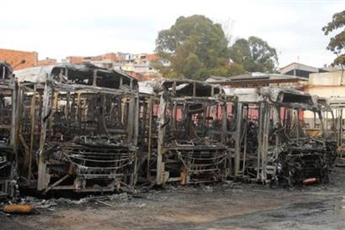Brezilya'da 34 otobüs ateşe verildi