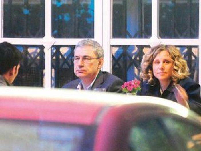 Orhan Pamuk sevgilisiyle yakalandı