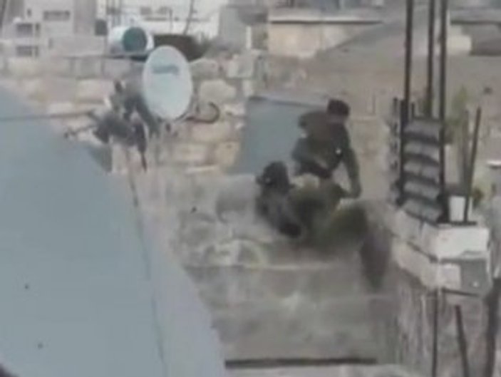 Duvarı aşamayan İsrail askerinin rezil olduğu an İZLE