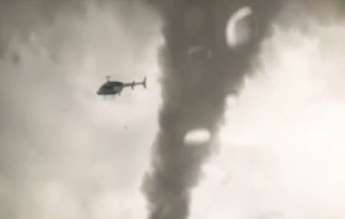 ABD'de bir helikopter hortuma kapılıp yere çakıldı İZLE
