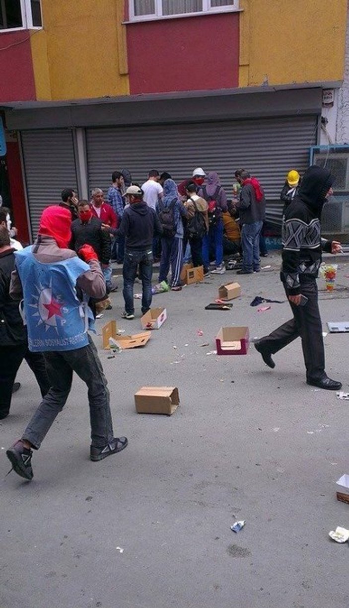 Eylemciler Okmeydanı'nda bir marketi yağmaladı