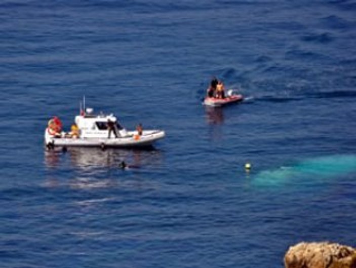 Ege Denizi'nde kaçakları taşıyan tekne battı