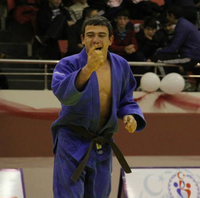 Milli judocu İzmit'te bir aracın altında kaldı