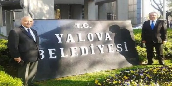 Yalova Belediye tabelasına Türkiye Cumhuriyeti yazıldı