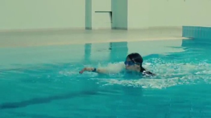 Serenay Sarıkaya'dan başarısız yüzme performansı