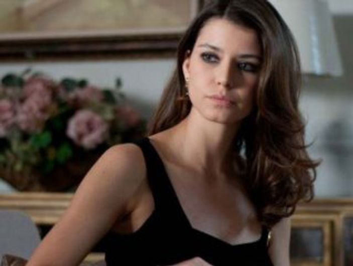 Beren Saat çocukluk aşkını unutamadı