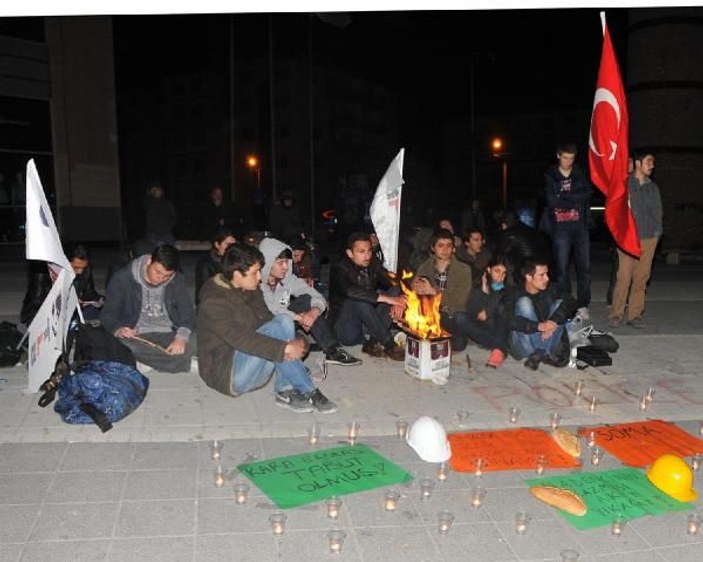 Türkiye Soma'daki işçilere ağlıyor