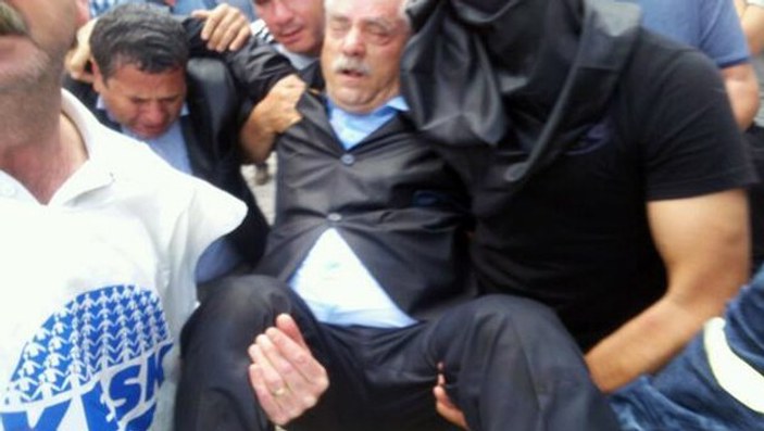 İzmir'de protesto esnasında Kani Beko fenalaştı