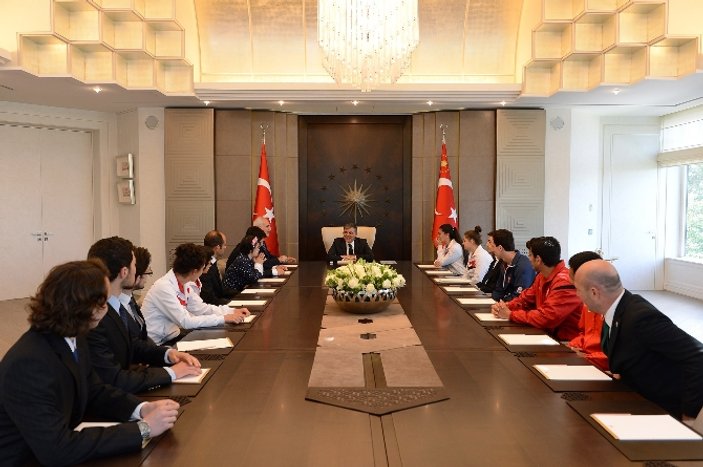 Cumhurbaşkanı Gül gençleri kabul etti