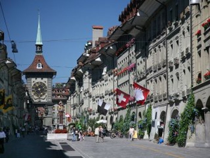 İsviçre dünyanın en yüksek asgari ücretini reddetti