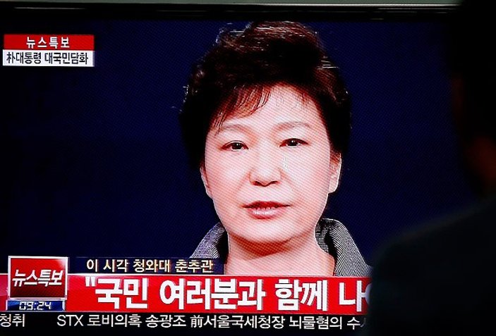 Güney Kore Devlet Başkanı gözyaşlarıyla özür diledi İZLE