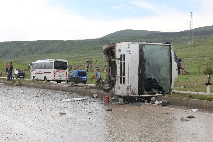 Erzurum'da yolcu otobüsü devrildi