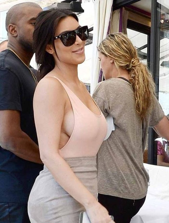 Kim Kardashian sütyensiz sokağa çıktı