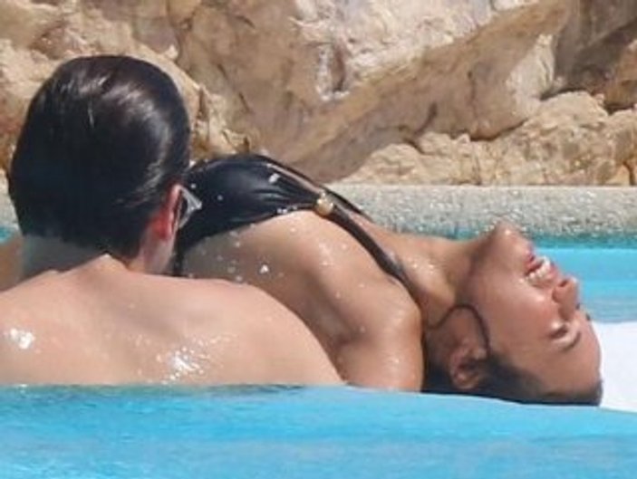 Michelle Rodriguez‘in havuz sefası