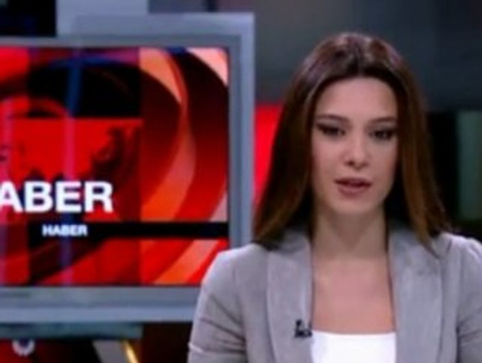 CNN Türk spikeri depreme canlı yayında yakalandı İZLE