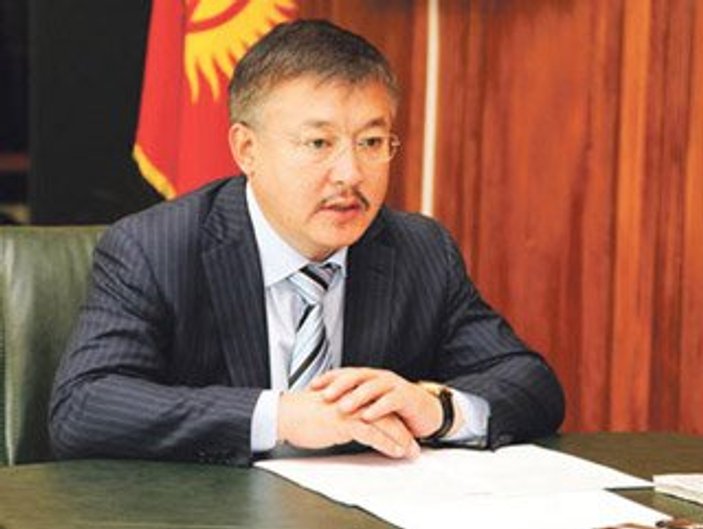 Kırgızistan'da gözaltına alınan vekil için yol kapattılar