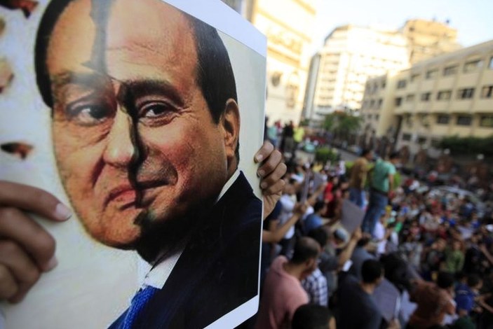 Mısır'ın yeni cumhurbaşkanı Sisi oldu