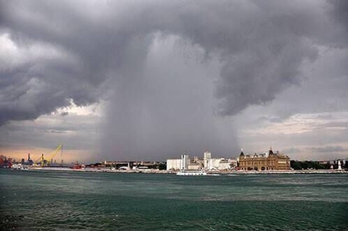 İstanbul'da gök delindi dedirten fotoğraf