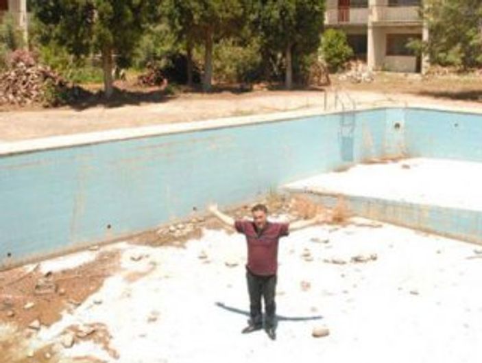 Denizli'deki lüks otel ineklere barınak oldu