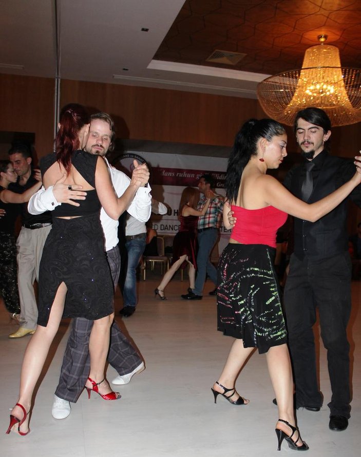 Diyarbakır'da Kürtçe müzik eşliğinde tango