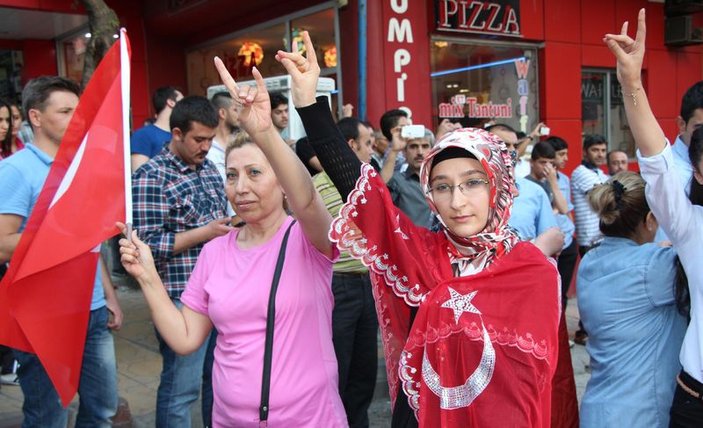 İstanbul'da Bayrağa Saygı yürüyüşü