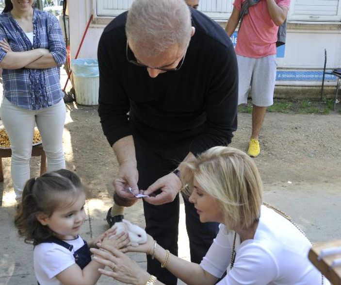 Ünal Aysal'ın aile saadeti