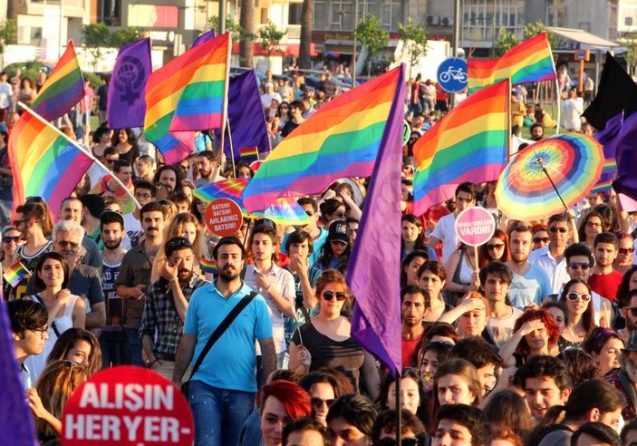 İzmir'de İkinci Onur Yürüyüşü düzenlendi