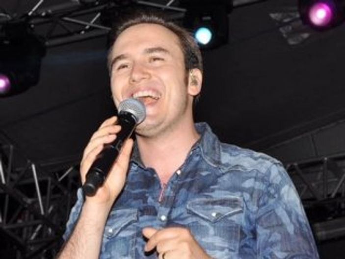 Mustafa Ceceli hayranlarıyla coştu