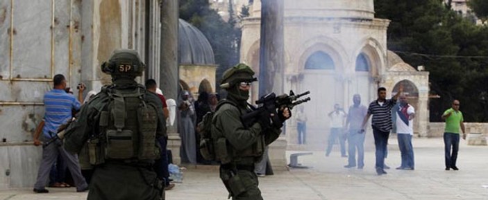 İsrail askerleri üniversite bastı