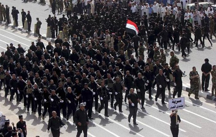 Şii lider Mukteda el-Sadr'ın ordusu IŞİD'e gözdağı verdi