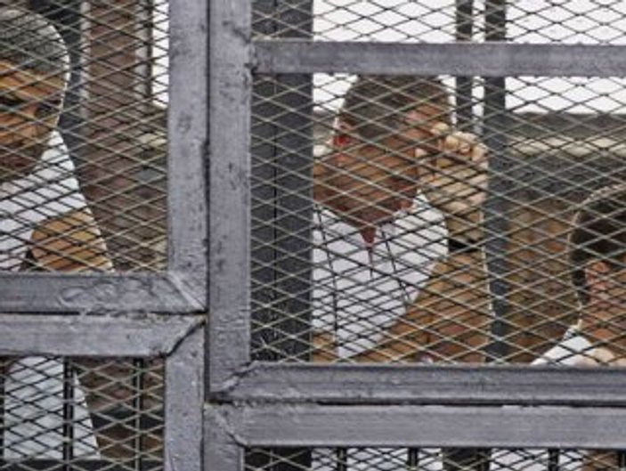Mısır'da yargılanan El Cezire muhabirlerine hapis cezası