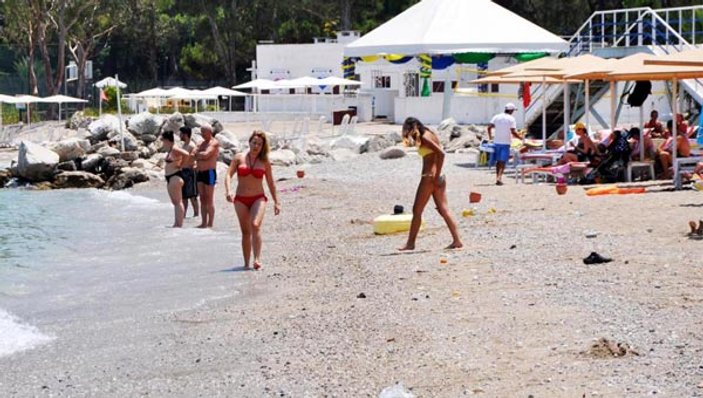 Kemer'de özel plajların 9 metresi halka açıldı