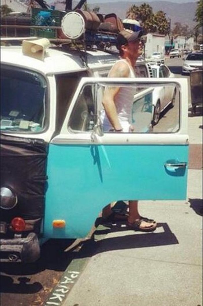 Kıvanç Tatlıtuğ'un karavan pozu