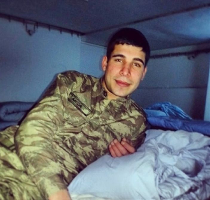 Edirne'de bir asker kendisini astı