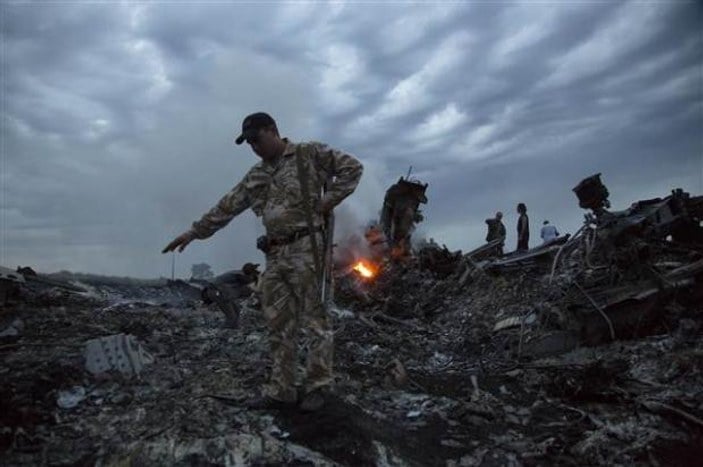 Ukrayna'da düşen Malezya uçağından ilk görüntüler
