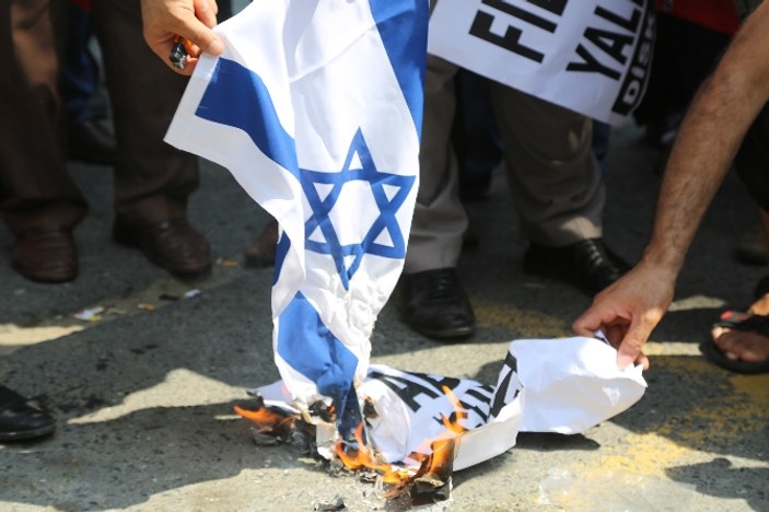 Levent'te İsrail’e ayakkabılı tepki