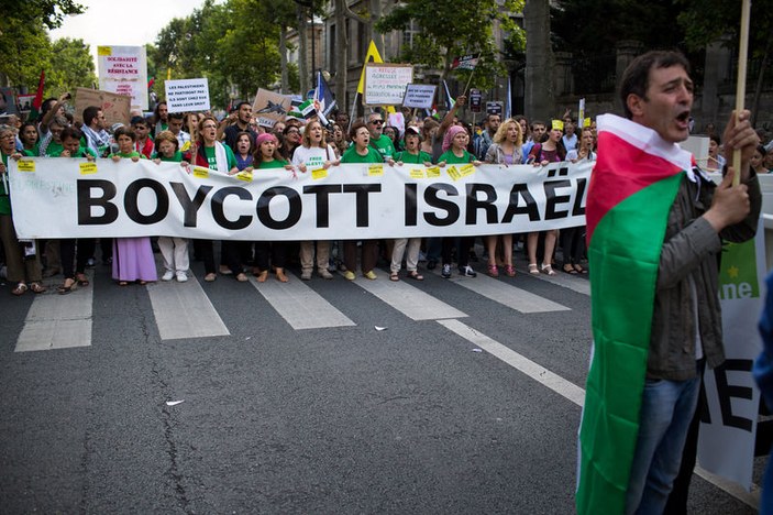 Paris'te İsrail protesto edildi