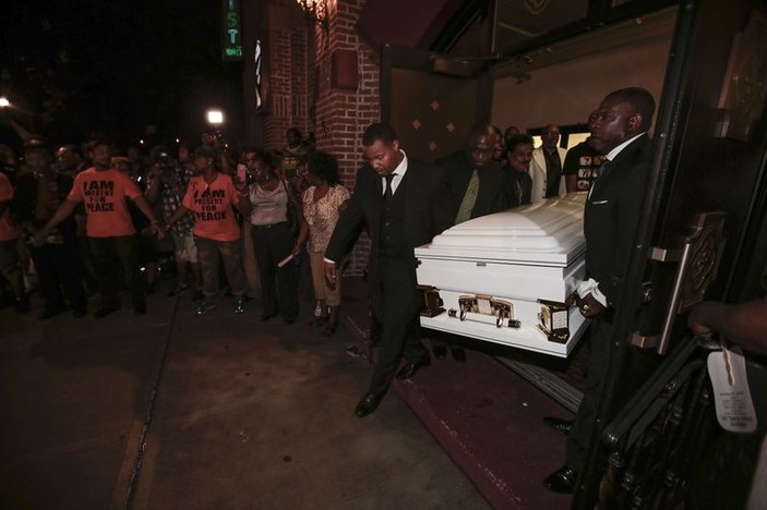 New York'ta boğularak öldürülen Garner'ın cenazesi