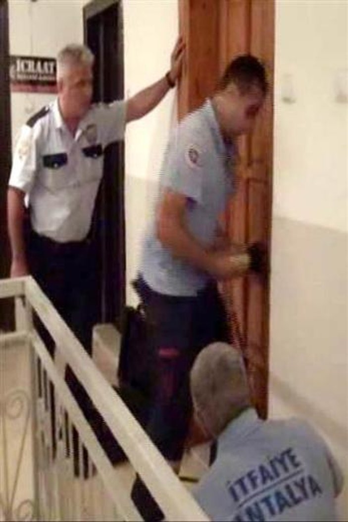 Antalya'da şiddet gören kadın kapı kırılarak kurtarıldı