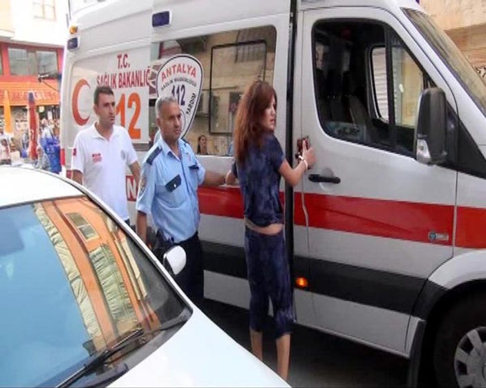 Antalya'da şiddet gören kadın kapı kırılarak kurtarıldı