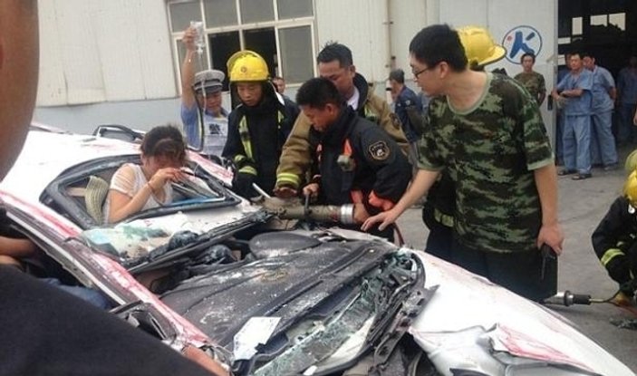 Çin'deki bir trafik kazasında mucize yaşandı