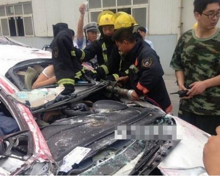 Çin'deki bir trafik kazasında mucize yaşandı
