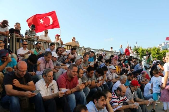 Gözaltındaki polisler için Ashab-ı Bedr okudular