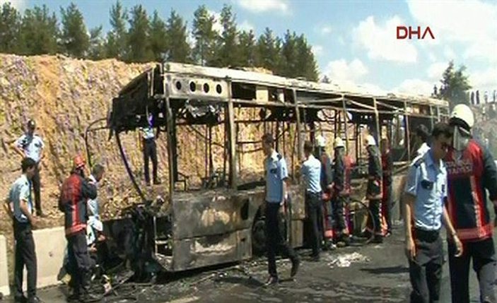 Halk otobüsü TEM'de alev alev yandı