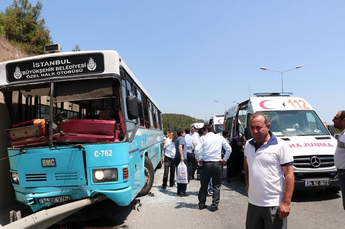 Ümraniye'de halk otobüsü kaza yaptı İZLE