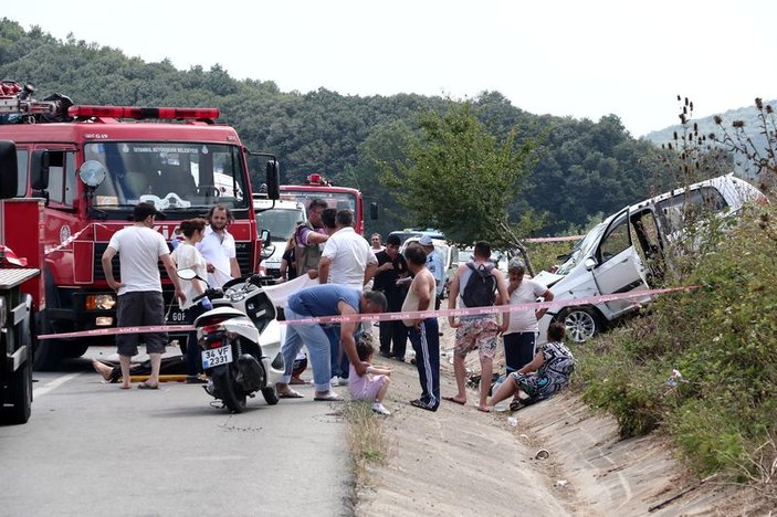 Riva'da iki otomobil çarpıştı