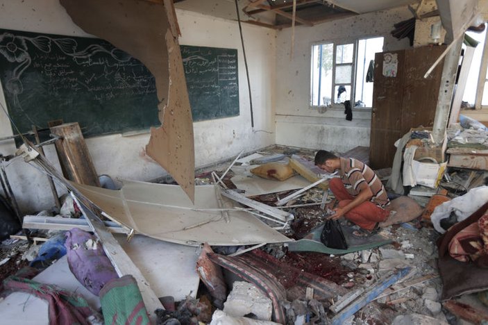 İsrail Gazze'de bir okulu vurdu: 20 ölü