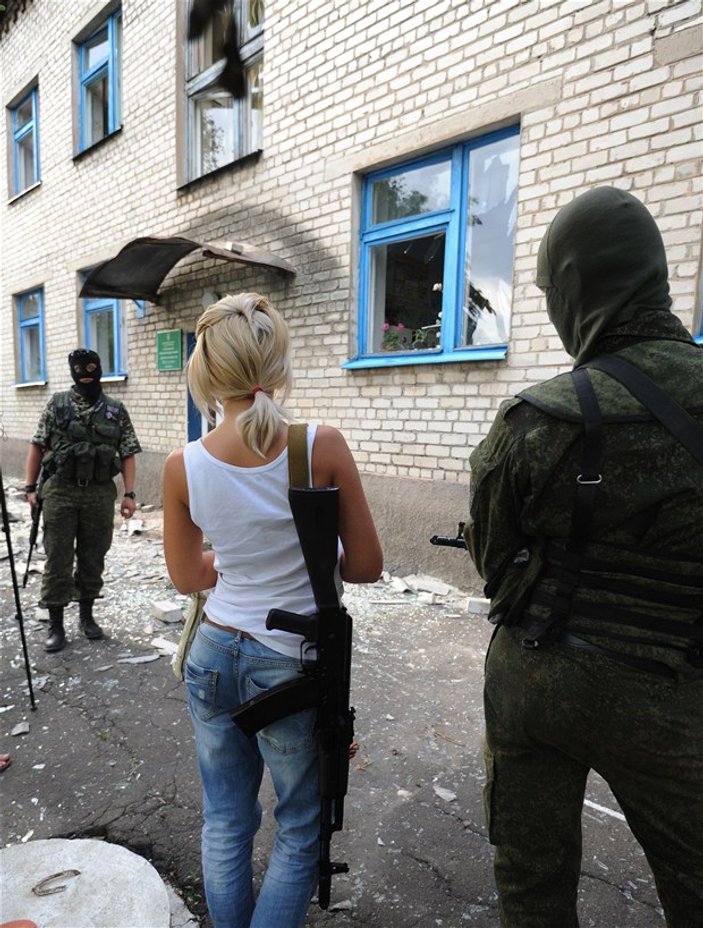 Rusya yanlısı kadının Ukrayna'da çektirdiği fotoğraf