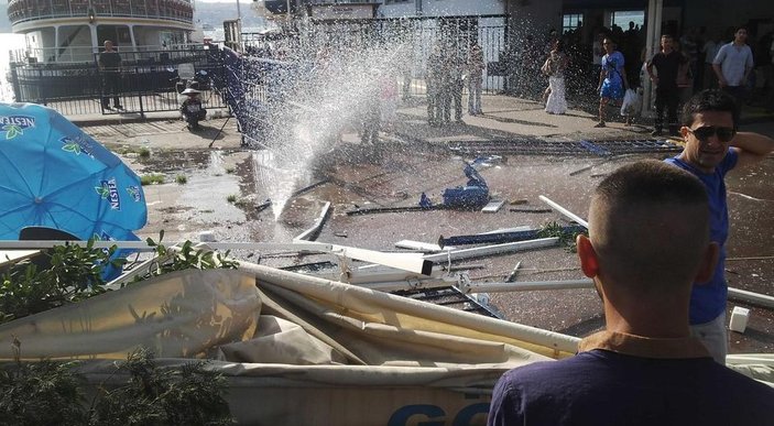 Kabataş'ta otobüs durağa daldı İZLE