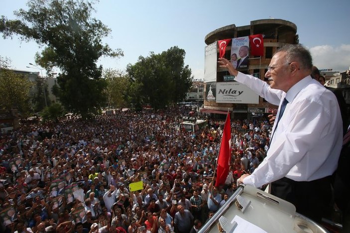 Ekmeleddin İhsanoğlu ilk kez Hatay'da miting yaptı